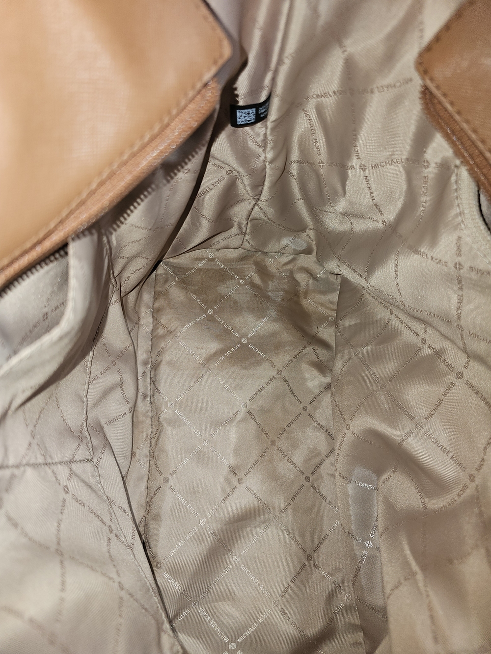 Michael Kors Jet Set Travel Handbag. - Picture 9 of 13